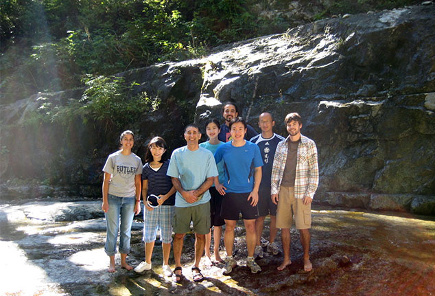 Lab group photo at Denny Creek