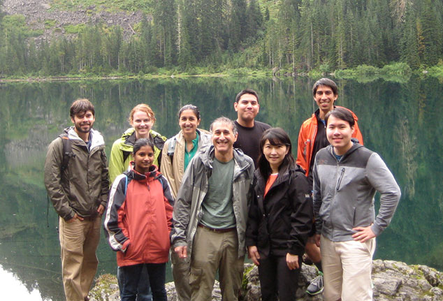 Lab group photo at Lake 22