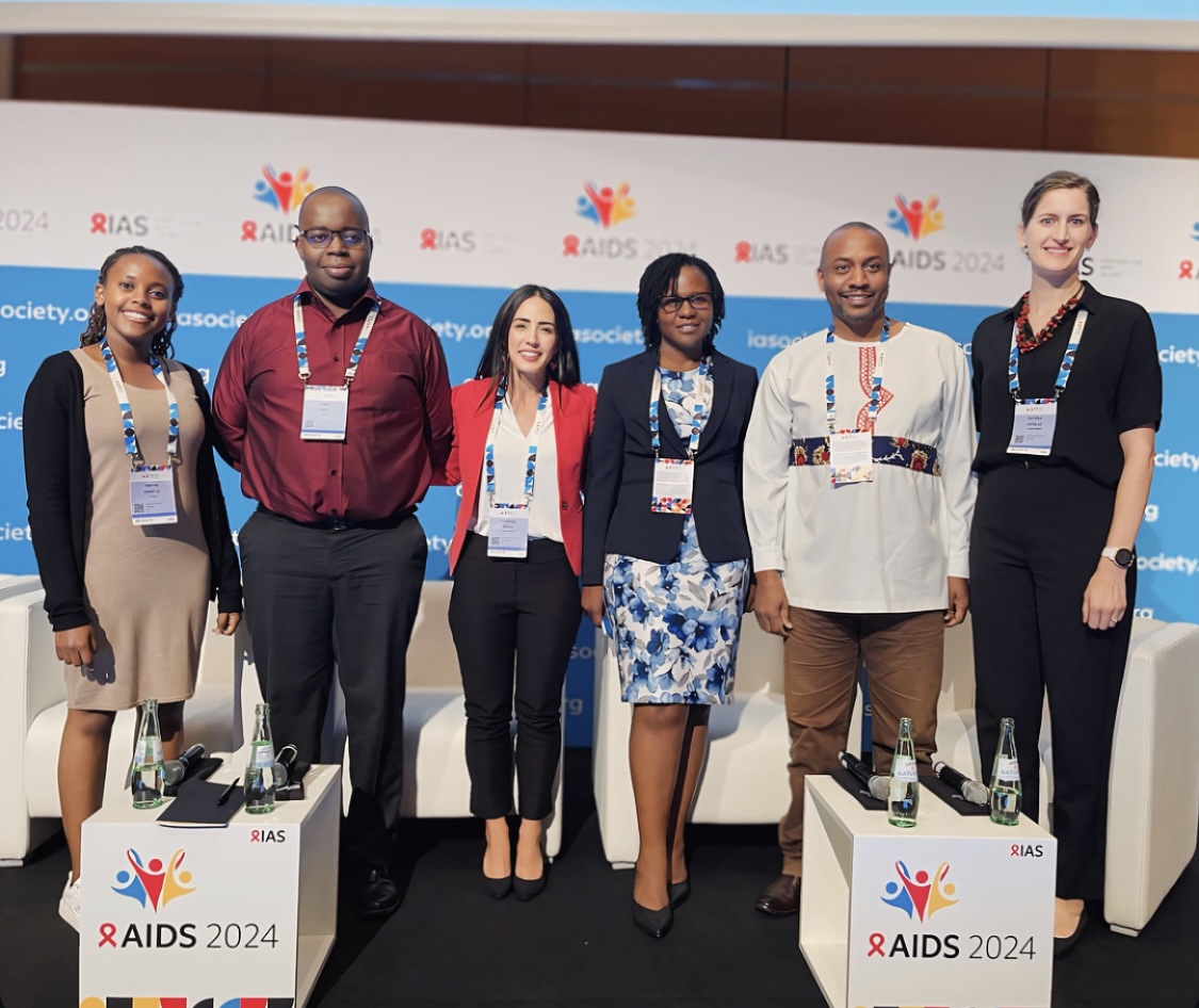 group photo at AIDS 2024