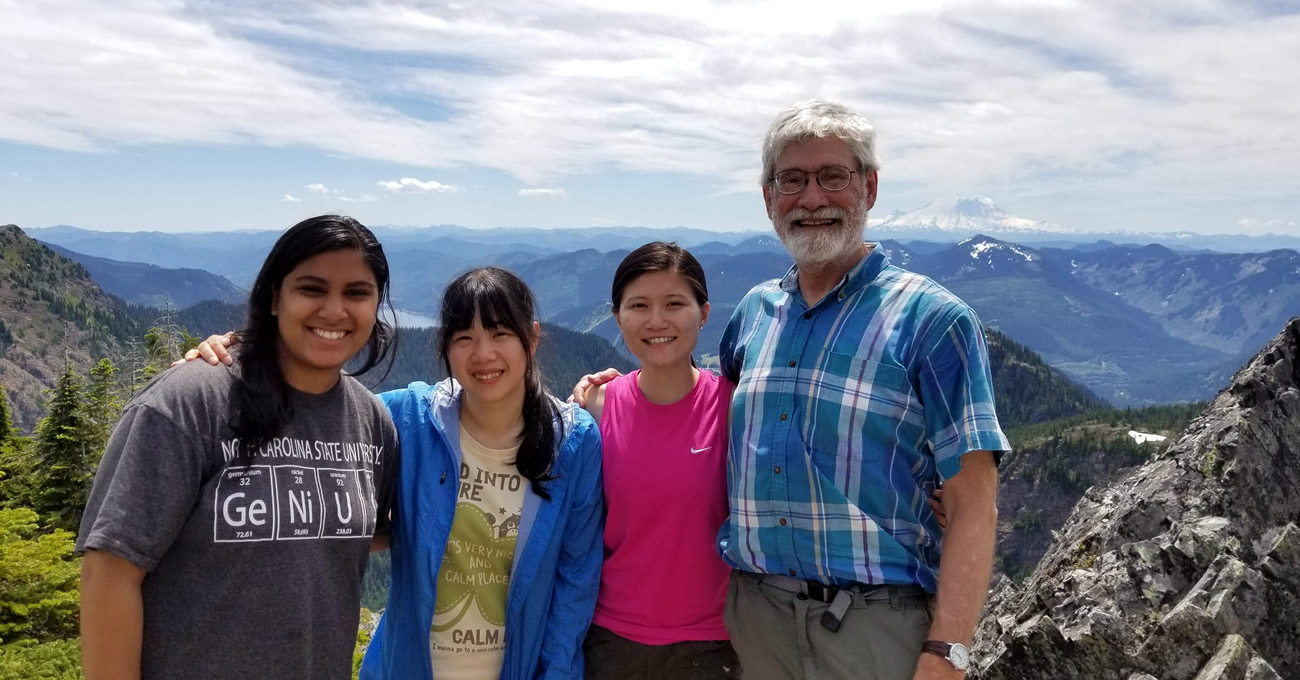 Members of the Smith lab hiking